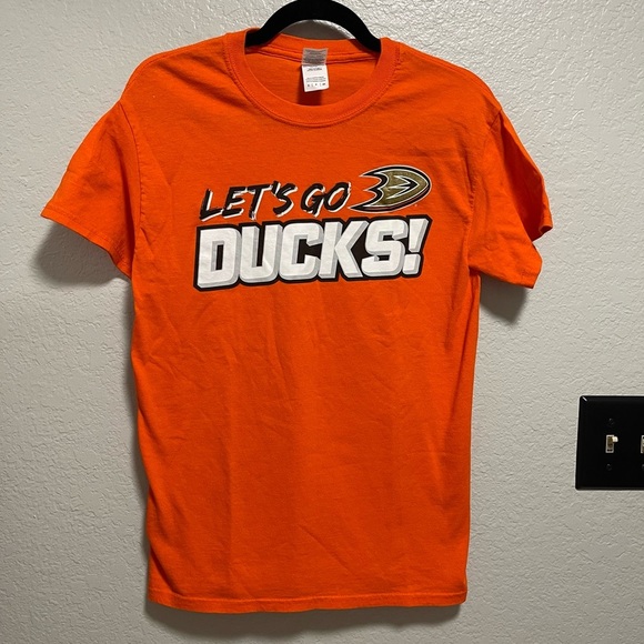 Men’s Gildan Anaheim Ducks Short Sleeve Size Small - Picture 1 of 4